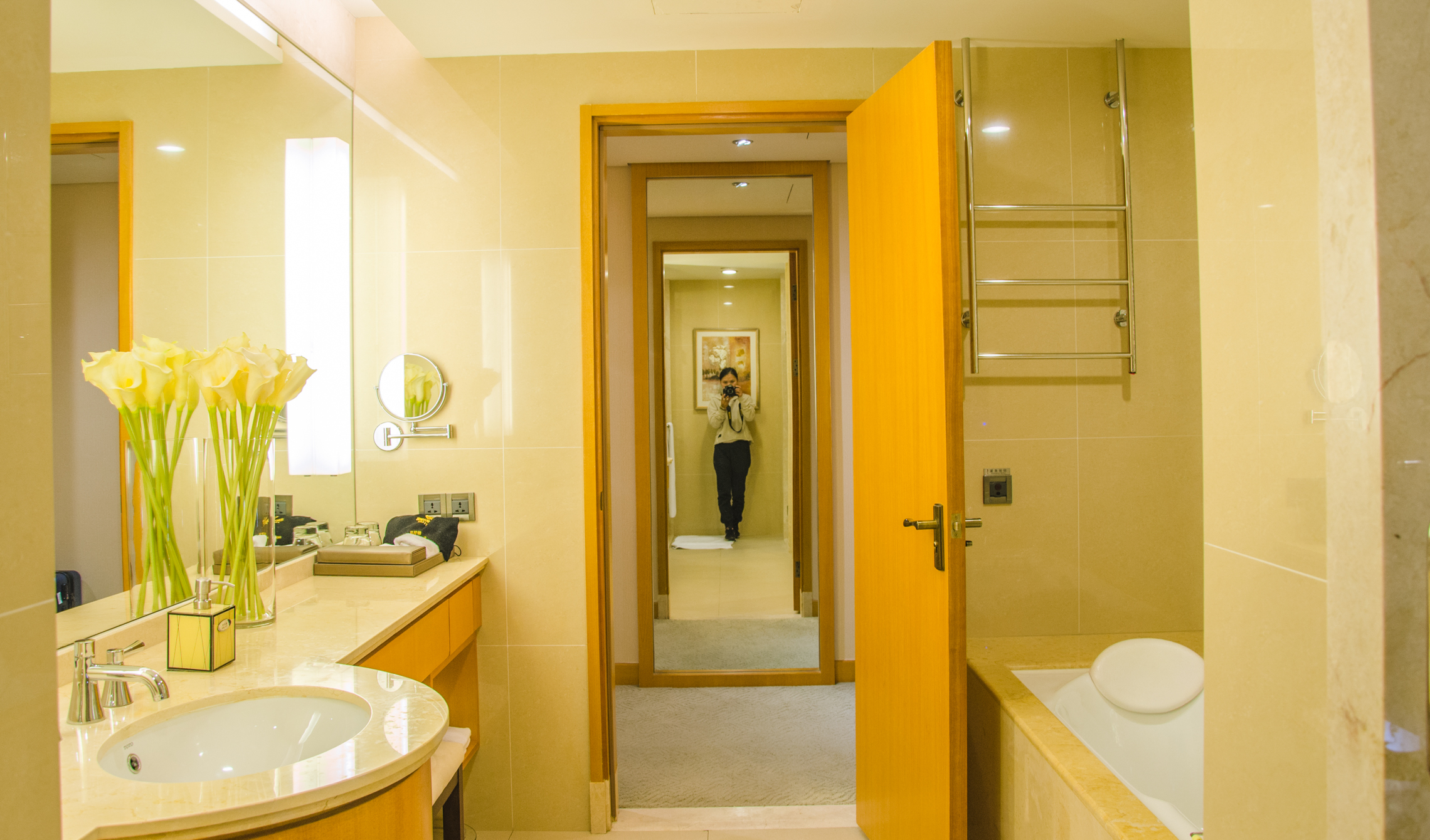 为何上海人都喜欢驱车到这吃大闸蟹，晚上还愿住在这里