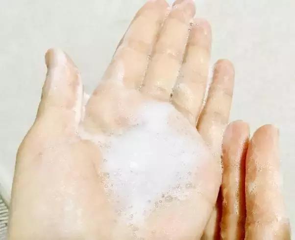 大家都不知道洗脸用什么洗最好,不知道怎么让自己洗脸