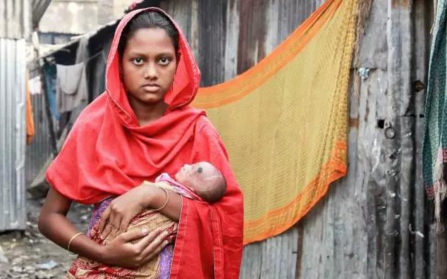 为保护孩子惨遭欺负,为了孩子甘愿被人欺负