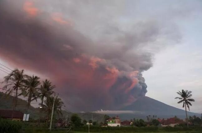 火山喷发会有什么奇观,世界上的火山喷发