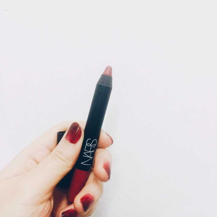 素颜适合的口红色号,深唇色适合素颜的口红