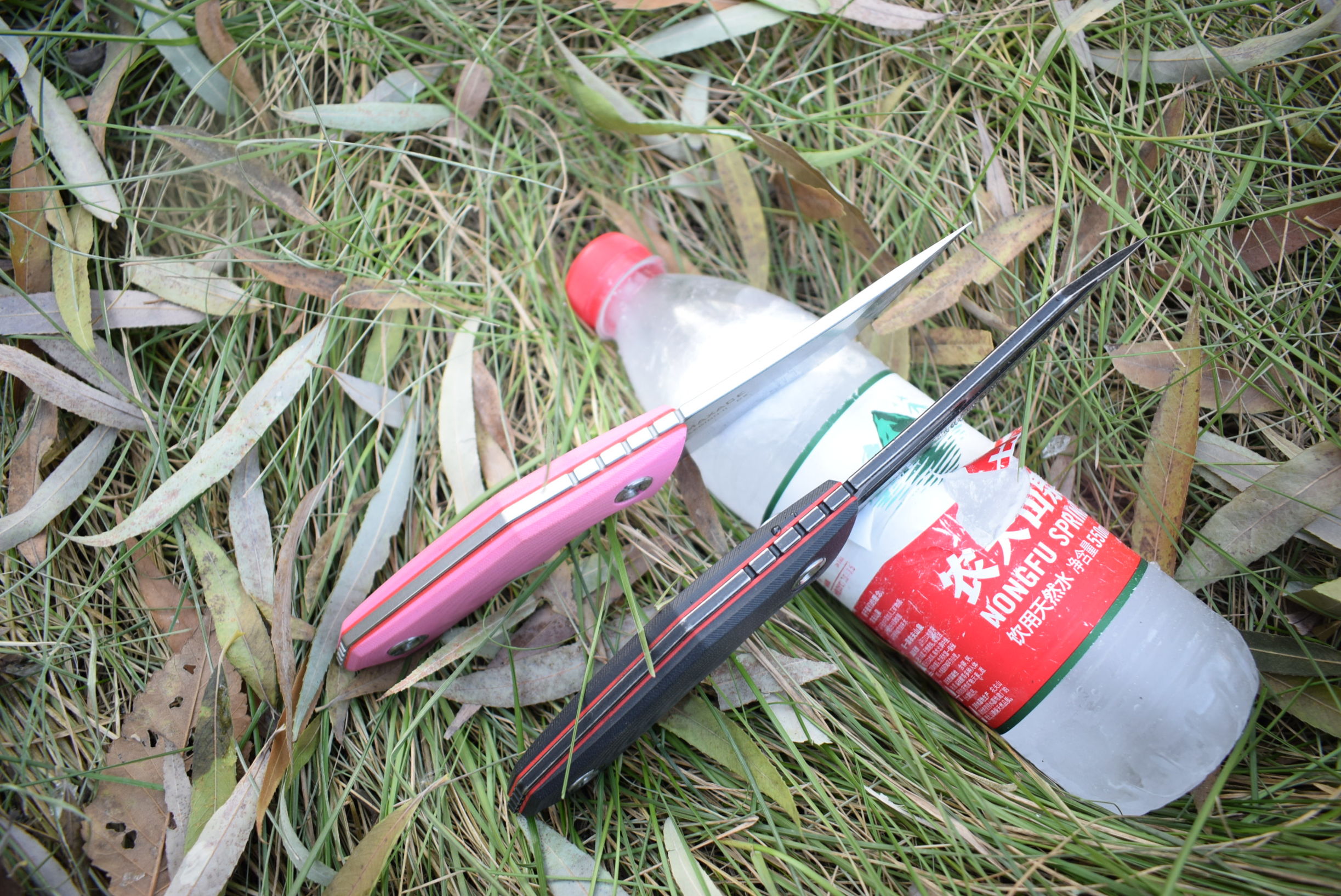 设计怪异的歪把子直刀好用吗？MAXACE军团系列直刀横向评测