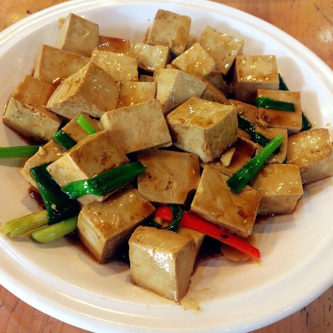 邂逅美丽椰城海口自由行攻略,海南岛自驾游摘椰子