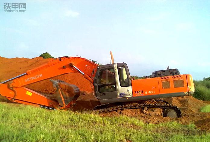 我在非洲开挖机：车坏了没法修，时刻提防打劫盗窃