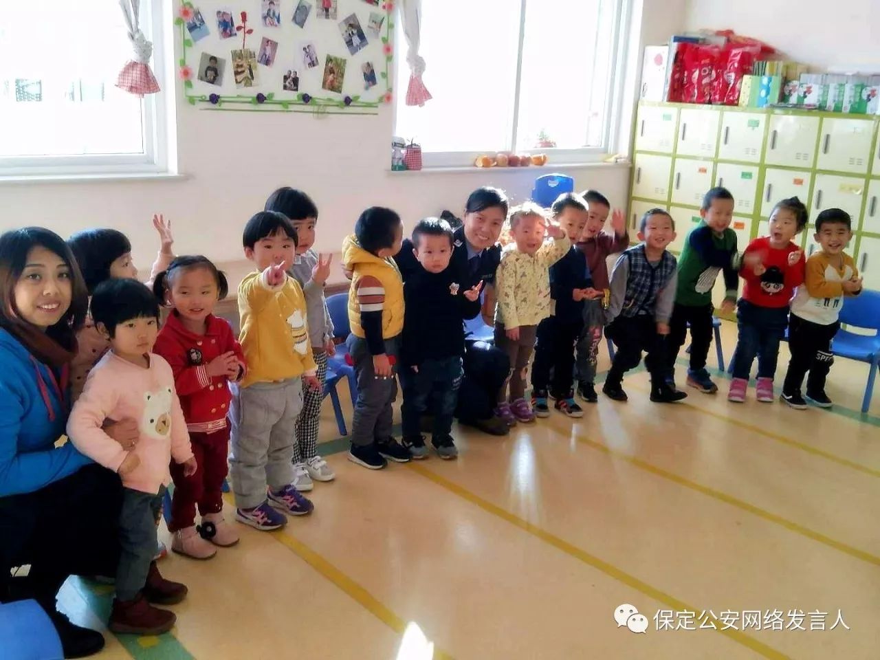 温暖：这名警花在幼儿园待了一下午，原来是为了这件事……