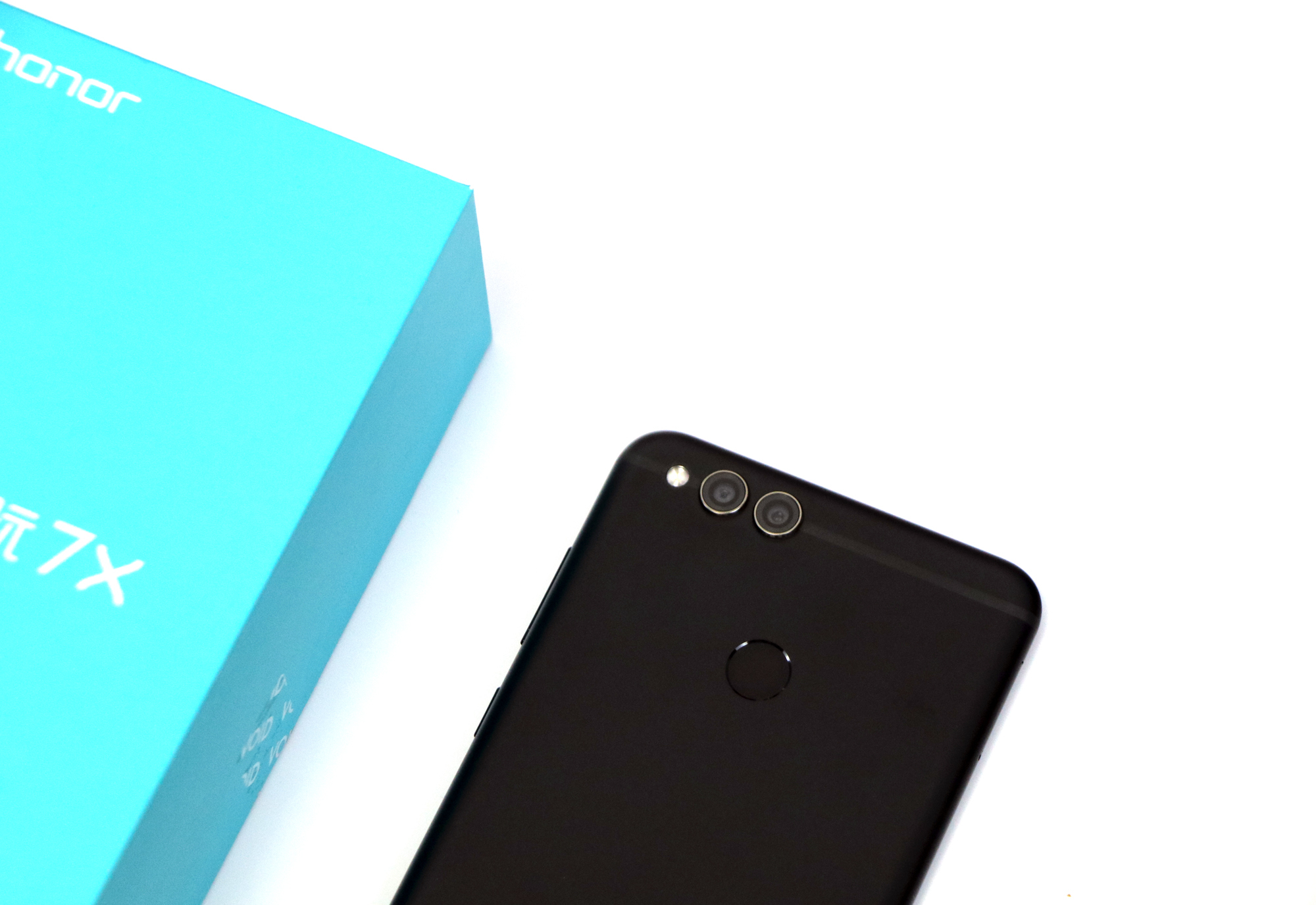 性能强悍千元机,荣耀7x对比畅玩7x