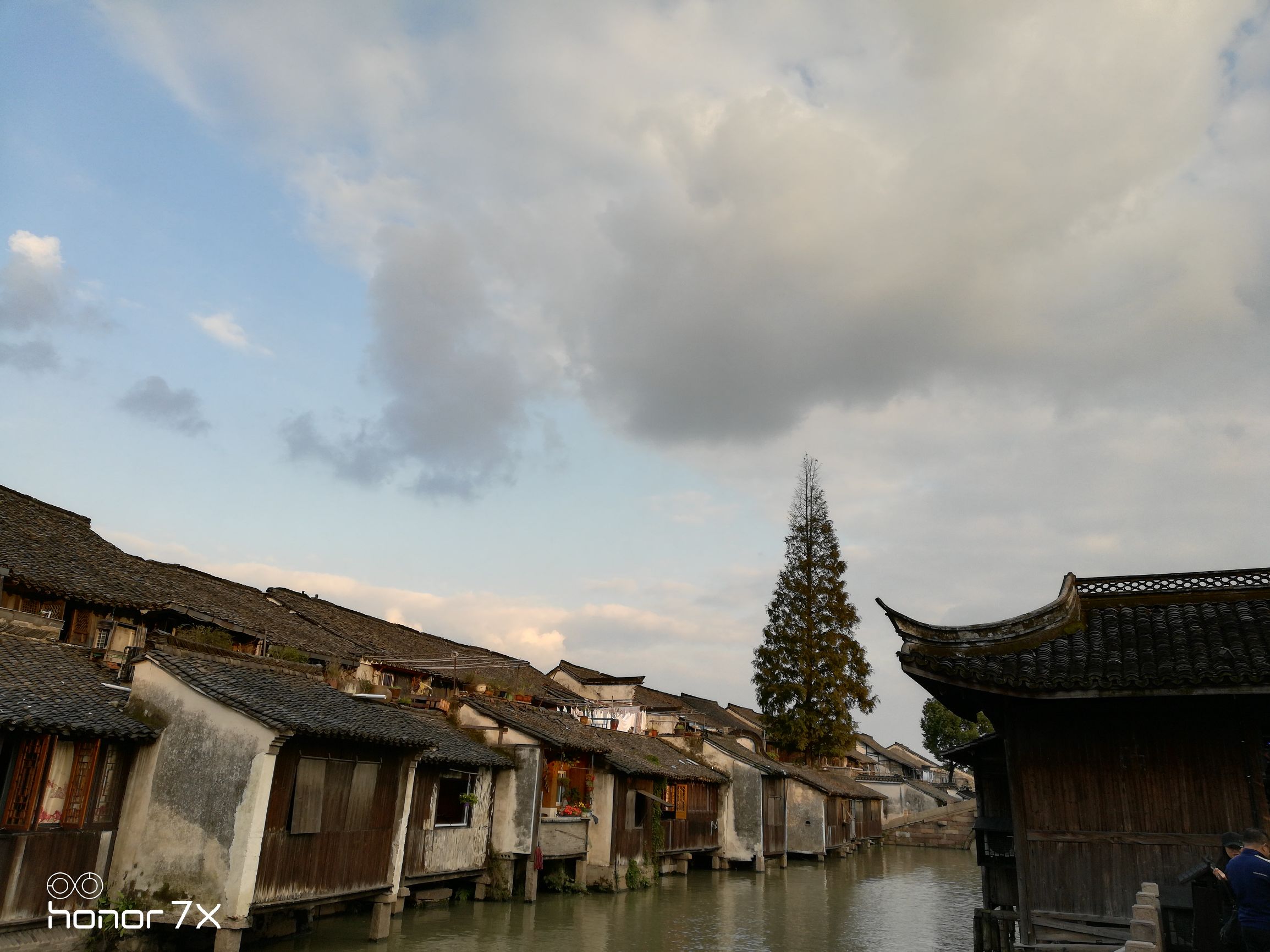 性能强悍千元机,荣耀7x对比畅玩7x