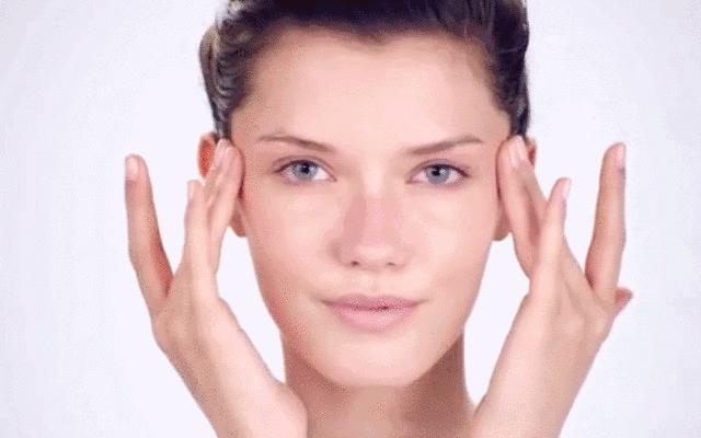 学会这几个动作改善眼部问题,学会这三招女人眼袋再重也能治好