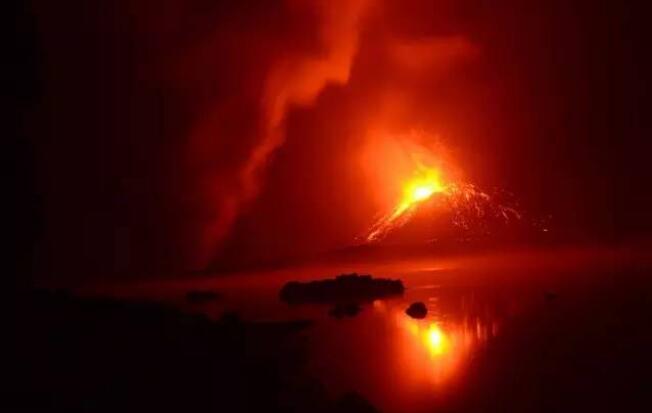 火山喷发会有什么奇观,世界上的火山喷发