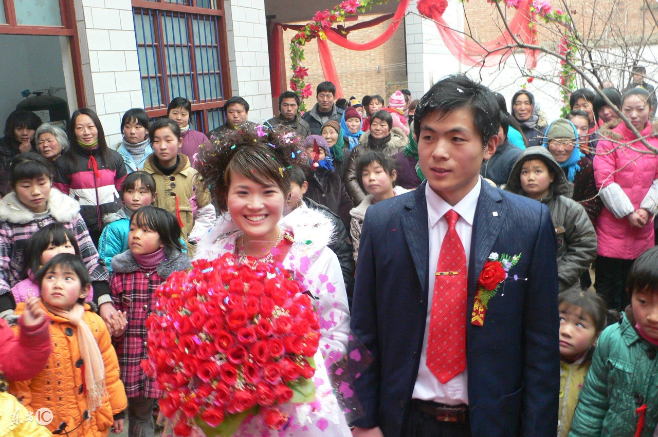 结婚当天新娘不下车怎么办,新娘不下婚车怎么办