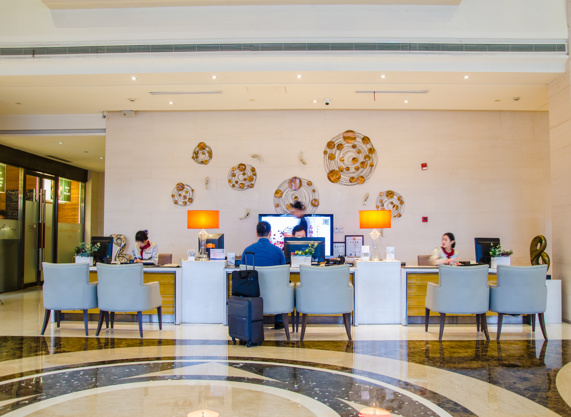 为何上海人都喜欢驱车到这吃大闸蟹，晚上还愿住在这里