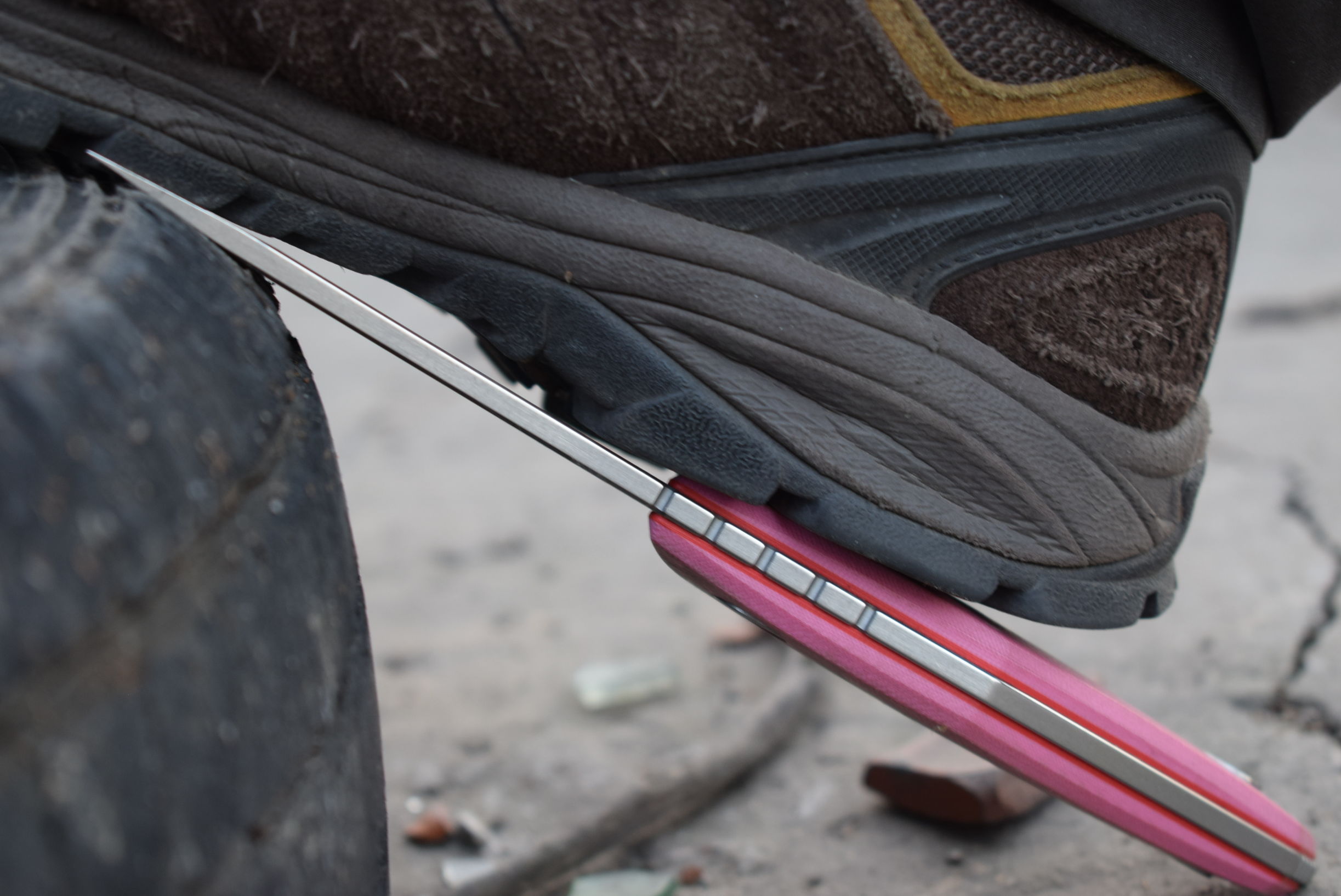 设计怪异的歪把子直刀好用吗？MAXACE军团系列直刀横向评测