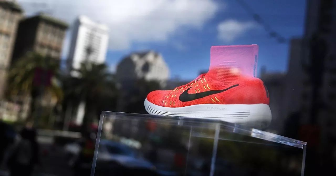 Chanel向中国VIP们妥协，将不会在线上卖手袋｜更多