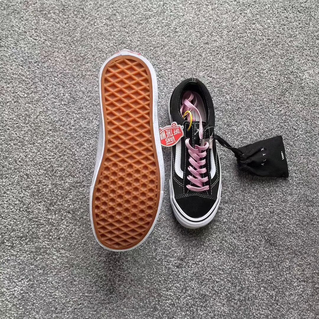 大怪兽上脚的vansvault联名,vansvaultogstyle36lx