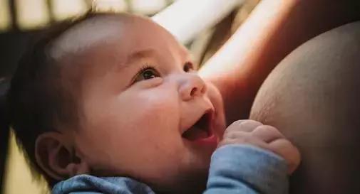 宝宝突然厌奶是怎么回事,宝宝什么时候开始出现厌奶期