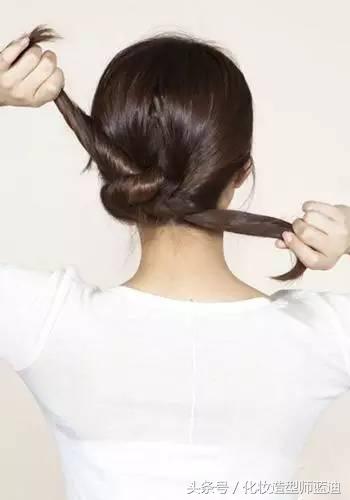 让长发变短发简单扎起来,夏天长发怎么剪好看又不想剪短