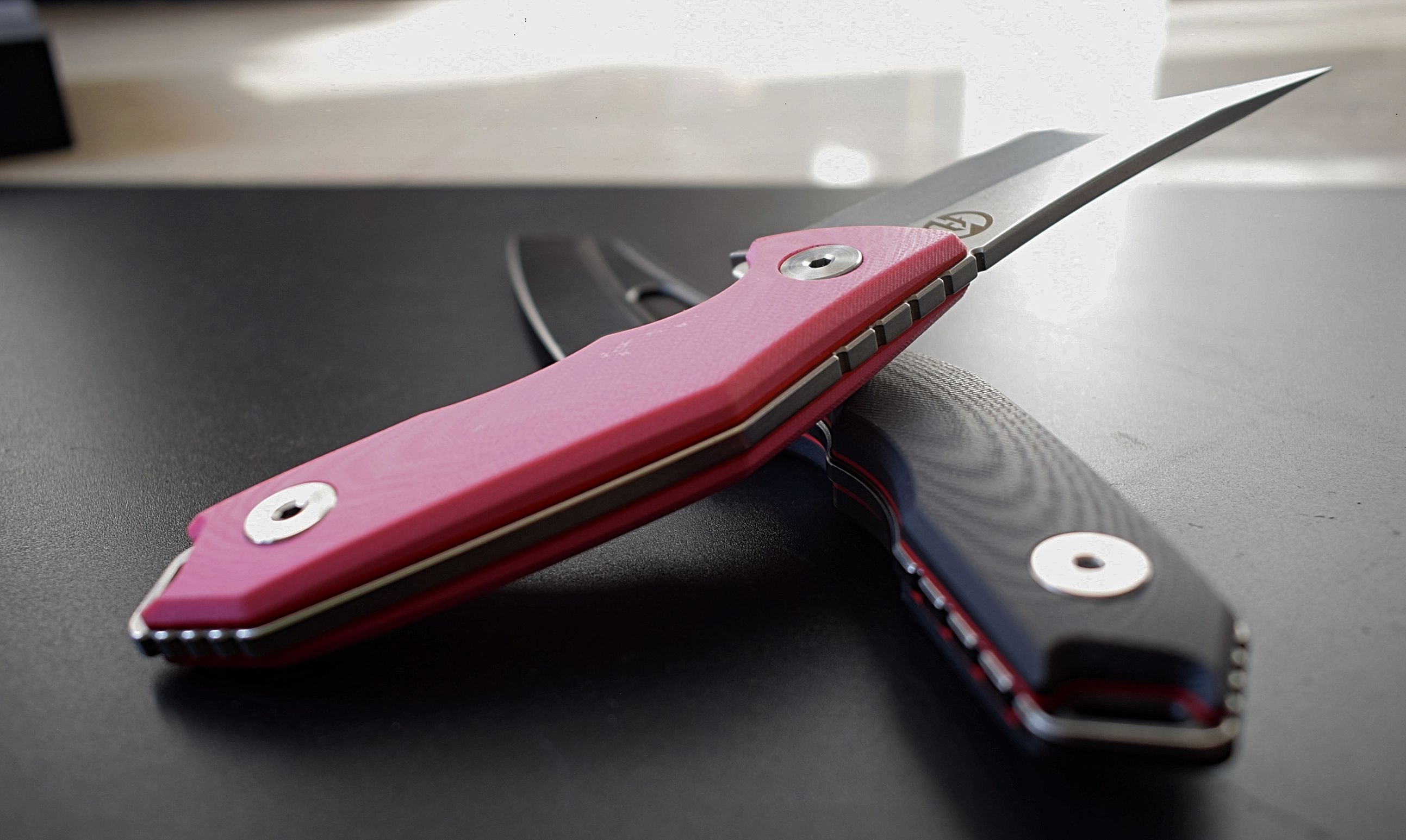 设计怪异的歪把子直刀好用吗？MAXACE军团系列直刀横向评测