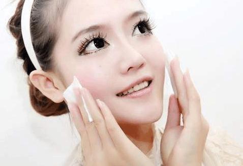敏感肌肤泛红干燥起皮发痒,敏感肌肤脸部泛红如何修护