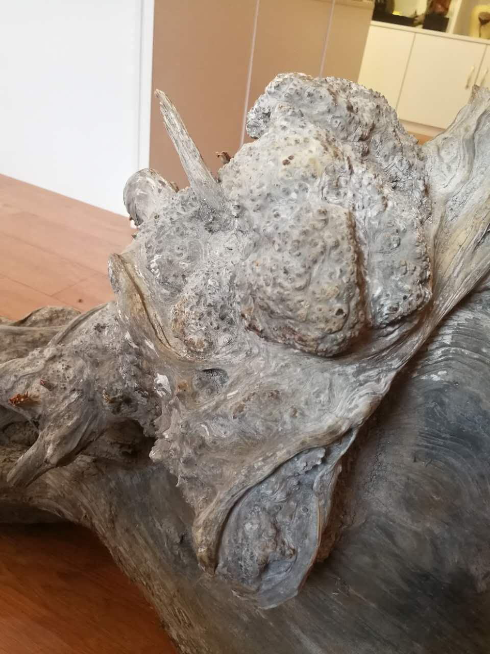 造假瘤疤崖柏手串,崖柏瘤疤手串为何会有小洞