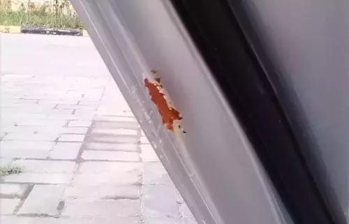 爱车有轻微划痕怎么处理,爱车有轻微的擦痕怎么办