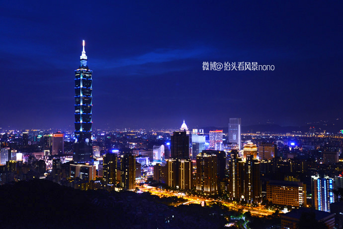 在台北101大楼看台北全景,在台北101大楼顶层看视频