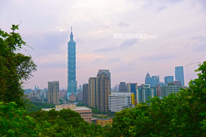 在台北101大楼看台北全景,在台北101大楼顶层看视频