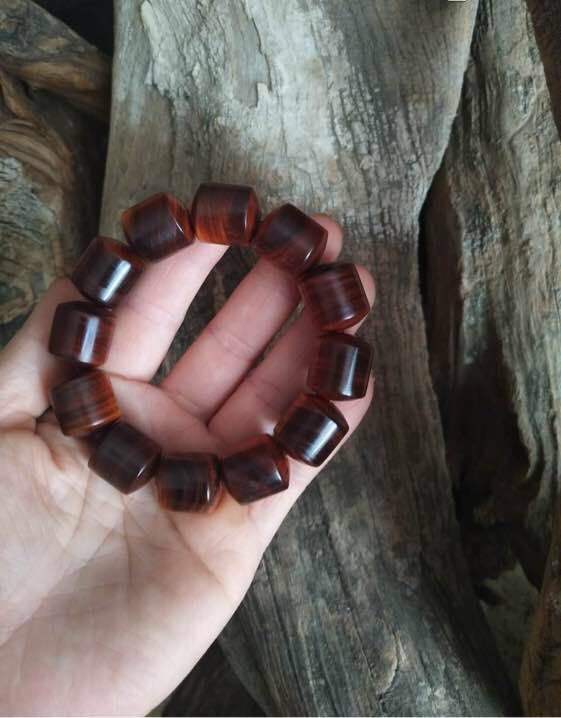 造假瘤疤崖柏手串,崖柏瘤疤手串为何会有小洞