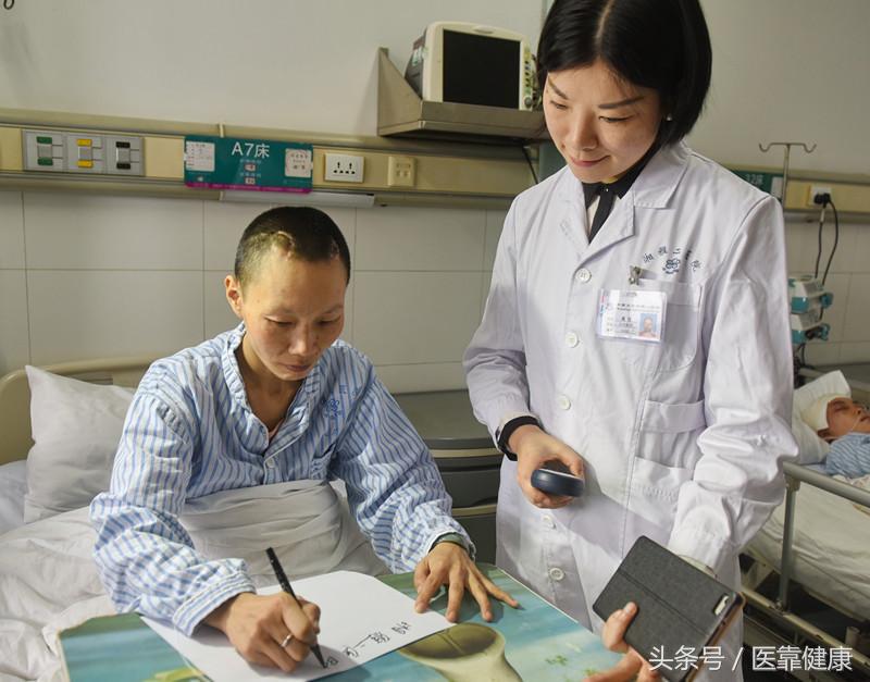 大脑植入电极治疗帕金森,帕金森治疗植入电极