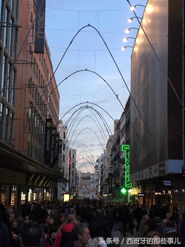 西班牙马德里黑色星期五-感觉每个人都在买买买