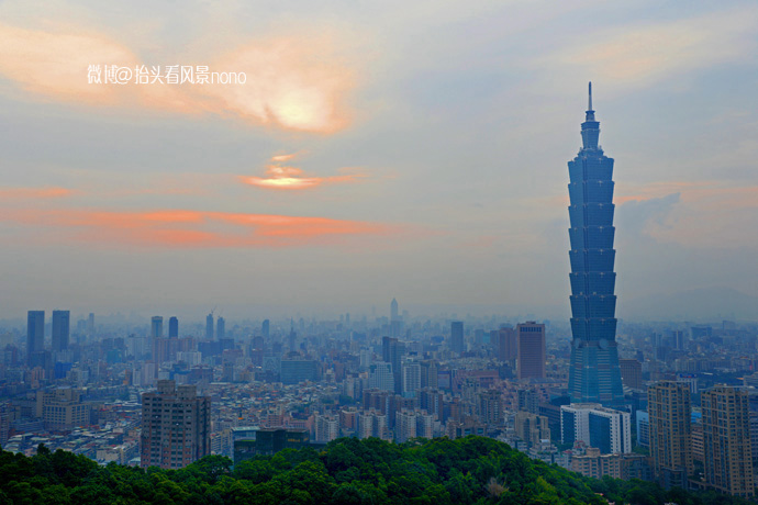 在台北101大楼看台北全景,在台北101大楼顶层看视频