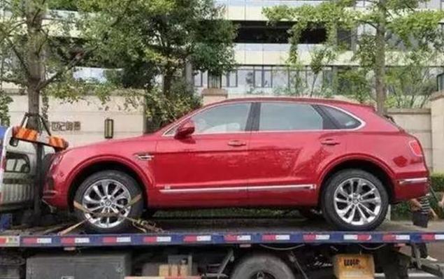 22款宾利添越长轴版美国售价,宾利添越双拼定制版