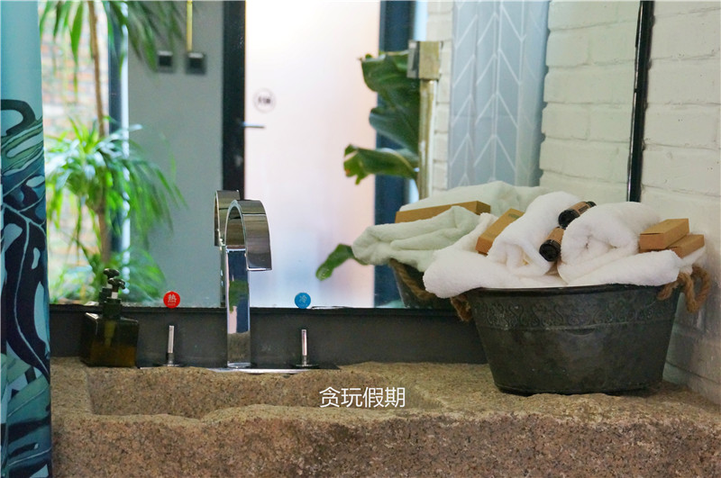 后院，北京越冷它越火，不仅有微墅还有全北京唯一的嘻哈主题房