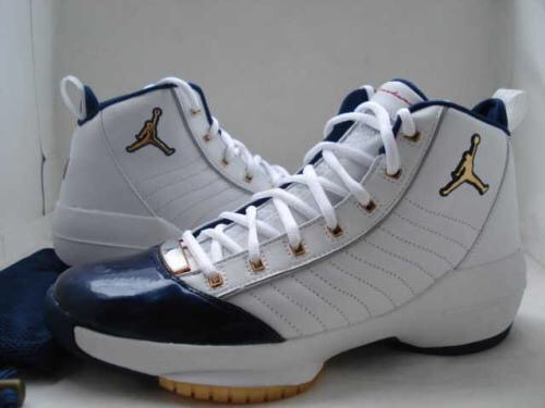 aj蓝白倒钩低帮设计理念,aj系列分老款新款吗