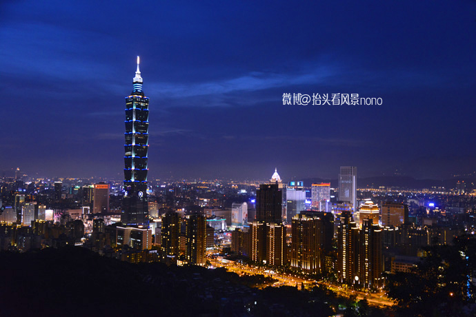 在台北101大楼看台北全景,在台北101大楼顶层看视频