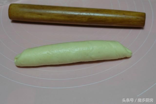 奶油毛毛虫面包松软香甜超好吃,奶油毛毛虫面包