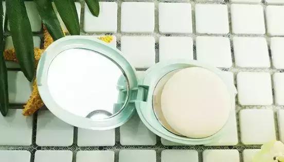 新手买成套彩妆推荐哪个,新手买什么化妆品比较好