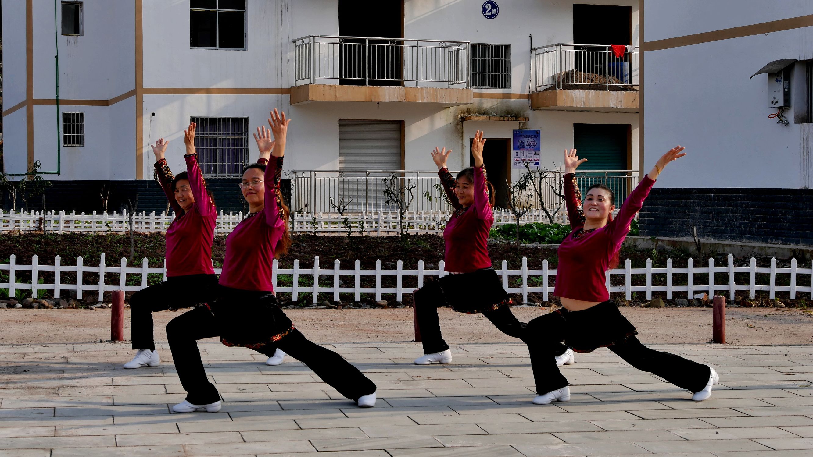 英子教你快速学会广场舞,先从广场舞的基本知识和方法开始吧