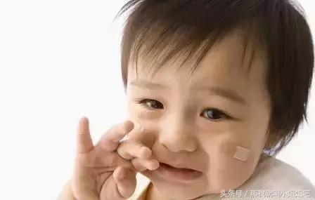 7岁儿子问了个“尿尿”的问题后，爸爸没当回事儿，就出事了