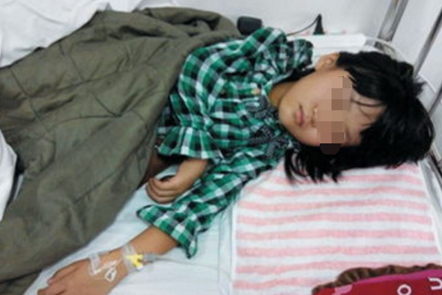 11岁女孩子宫瘀血,母亲闻讯失声痛哭