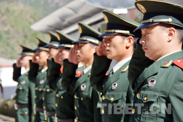 高原行医十二年青春无悔献警营