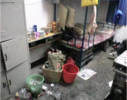 王源敷面膜照片,王源代言馥蕾诗面膜