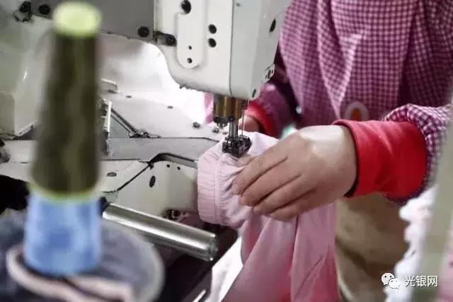 有一种寒冷叫忘穿秋裤换脸,思念叫望穿秋水寒冷叫忘穿秋裤