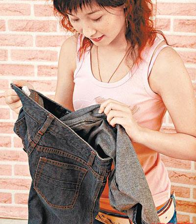 黑色牛仔裤被84烧掉色了怎么补色,牛仔裤掉色怎么处理才能再恢复