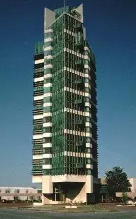 建筑大师，干私活，拐甲方老婆……却又无可替代！！