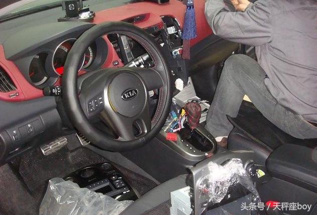 起亚双门轿跑,起亚速迈小轿跑