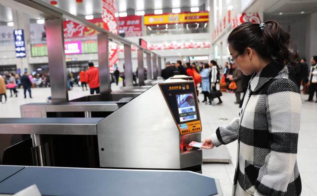 “脸能当卡刷”不再是空话!在中国干这些事儿,都得刷脸呢!