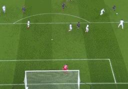 内马尔第一次插花脚停球,内马尔把姆巴佩的球踢飞