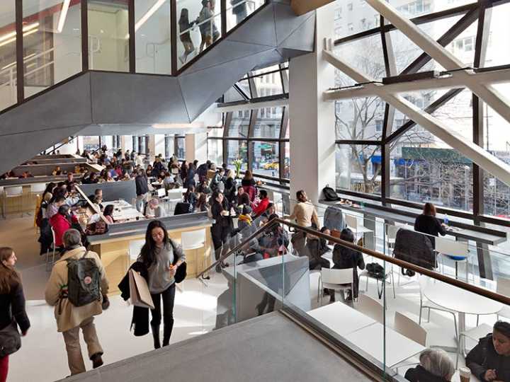 美国和英国哪个国家服装设计专业更好？