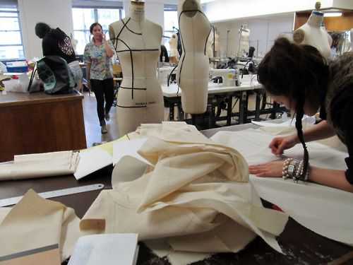 美国和英国哪个国家服装设计专业更好？