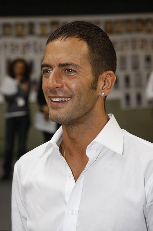 世界著名服装设计师的代表作品,深圳十大服装设计师品牌